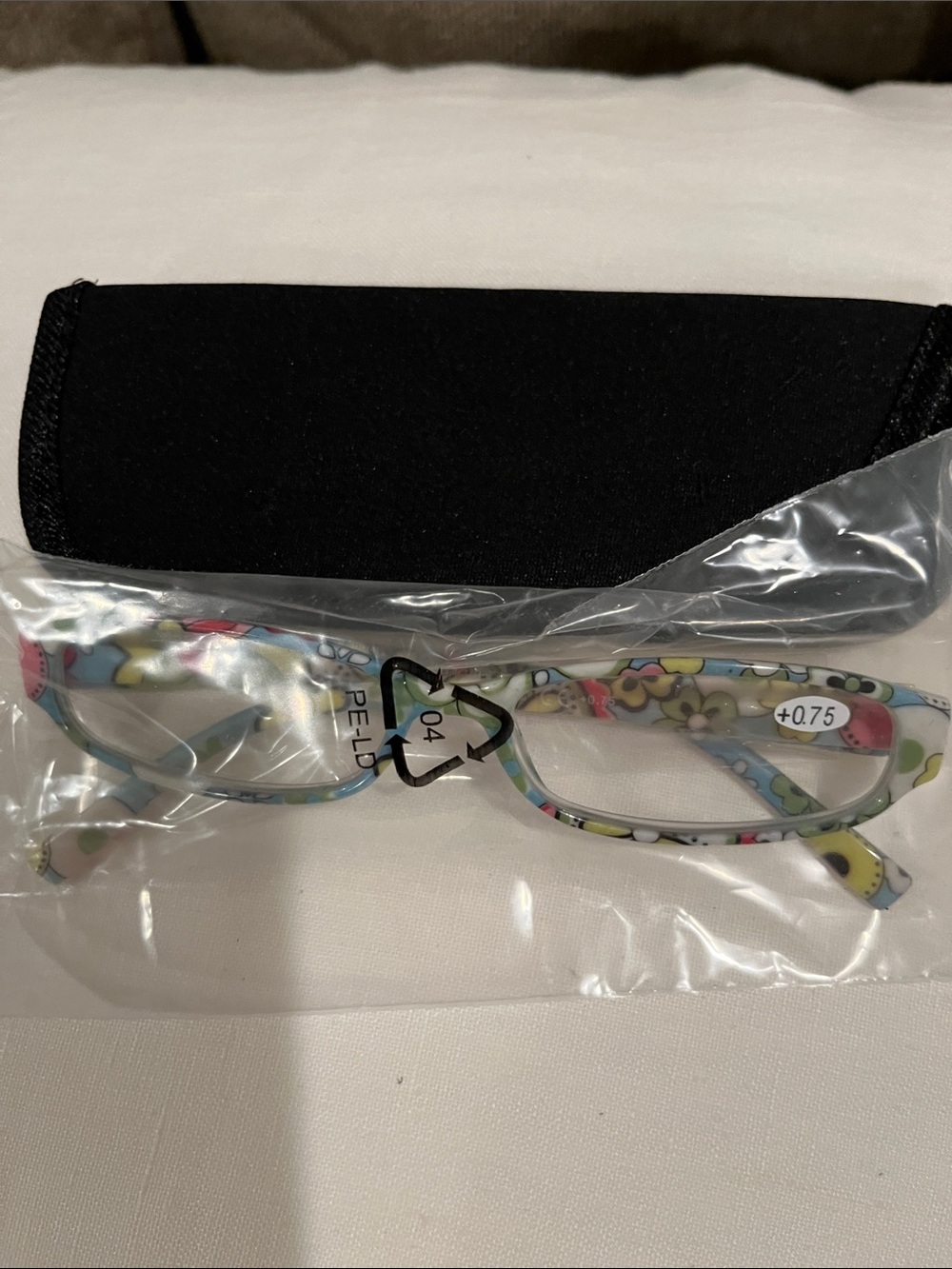 Set of Four Multicolor Reading Glasses with Four Black Cases & Cleaning Cloth - Picture 3 of 8